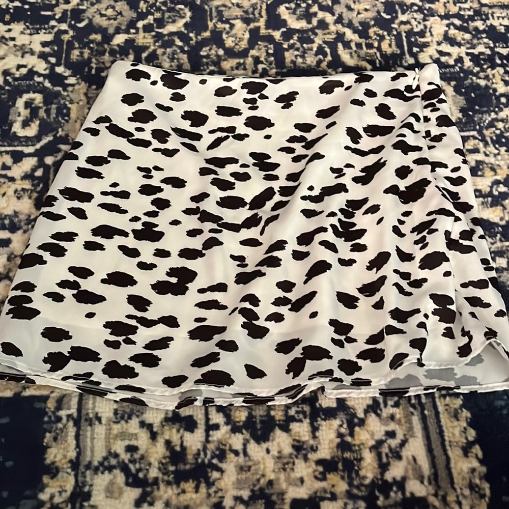 Cute skirt never worn